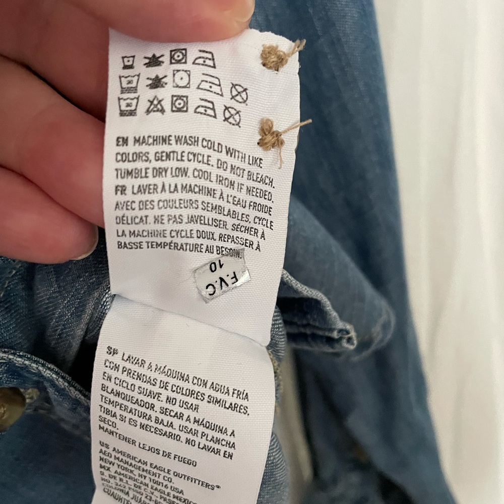 American Eagle Blue Denim‎ Button Up Blouse - Picture 6 of 8